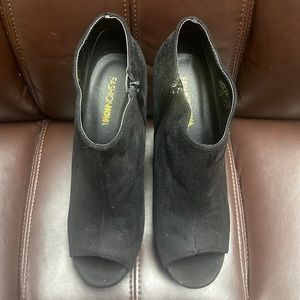 Black Shoes worn only once size 7.5